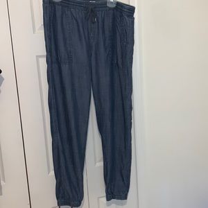 GAP CHAMBRAY JOGGERS